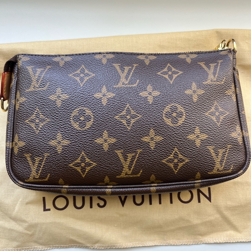 SOLD* Louis Vuitton Pochette